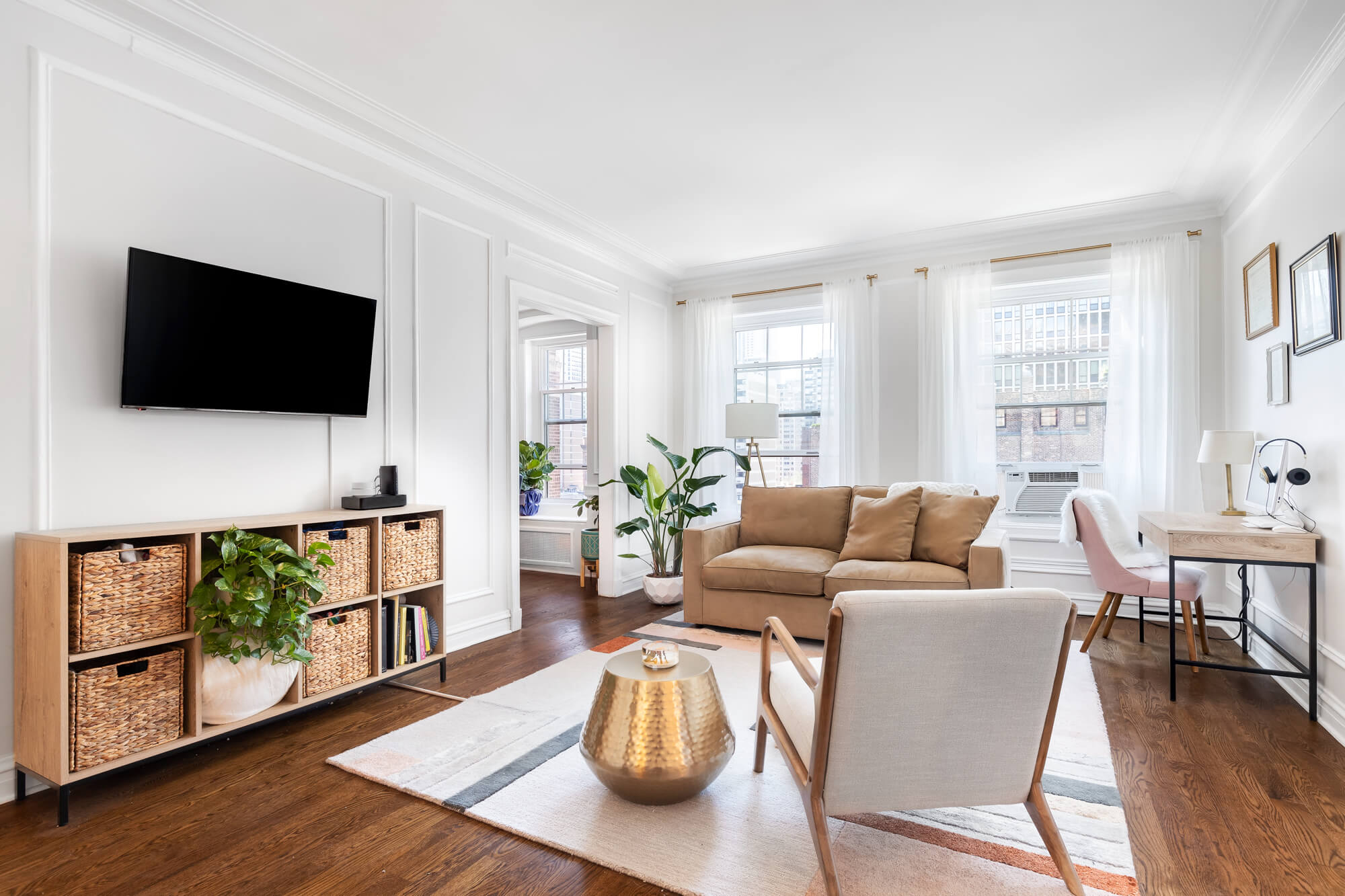 Picture of Chicago Apartments With 24-Hour Door Service: Round The Clock Security ...